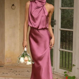 Elegante Satijnen Jurk Met Hoge Hals Oud Roze